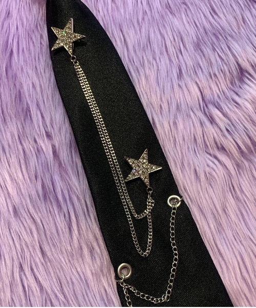 almo（アルモ）の「星チャーム付きネクタイ(BQ)（ネクタイ・レディース・ブラック・FREE）」の4枚目の写真