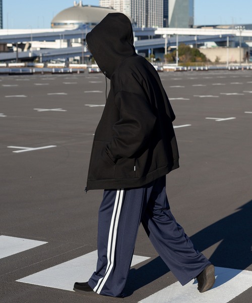 【soerte】ワイドストレートベルベットトラックパンツ(サイズ3) soerte（ソエルテ）の「WIDE STRAIGHT VELVET TRACK PANTS