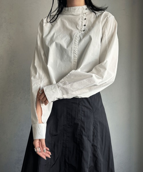 &g'aime（アンジェム）の「【＆g'aime】袖スリットショートブラウス（シャツ/ブラウス・レディース・ホワイト/ブラック/グレイッシュベージュ・FREE）」の2枚目の写真