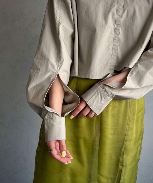 &g'aime（アンジェム）の「【＆g'aime】袖スリットショートブラウス（シャツ/ブラウス・レディース・ホワイト/ブラック/グレイッシュベージュ・FREE）」の6枚目の写真