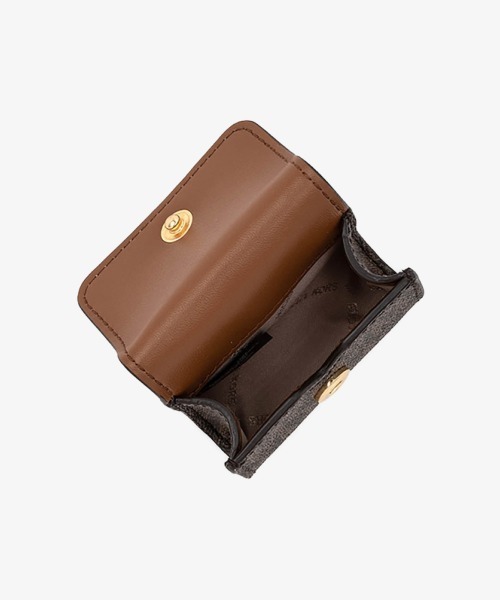 MICHAEL KORS（マイケルコース）の「JET SET TRAVEL エアーポッズ ケース（ヘッドフォン/イヤホン・レディース・ブラウン・FREE）」の2枚目の写真