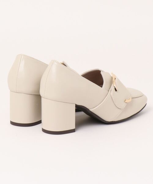 AZUL by moussy(アズールバイマウジー)の「DIAGONAL BELT BUCKLE LOAFER/ダイアゴナルベルトバックルローファー(ローファー・レディース・ブラック/ライトベージュ・LL/LARGE/MEDIUM/SMALL)」の4枚目の写真