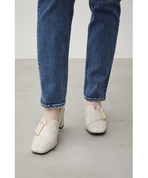 AZUL by moussy(アズールバイマウジー)の「DIAGONAL BELT BUCKLE LOAFER/ダイアゴナルベルトバックルローファー(ローファー・レディース・ブラック/ライトベージュ・LL/LARGE/MEDIUM/SMALL)」の8枚目の写真