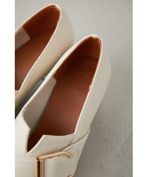 AZUL by moussy(アズールバイマウジー)の「DIAGONAL BELT BUCKLE LOAFER/ダイアゴナルベルトバックルローファー(ローファー・レディース・ブラック/ライトベージュ・LL/LARGE/MEDIUM/SMALL)」の9枚目の写真