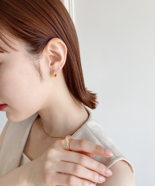 thank U more(サンキューモア)の「【サージカルステンレス】ミニフープピアス(ピアス(両耳用)・レディース・ゴールド/シルバー・FREE)」の4枚目の写真