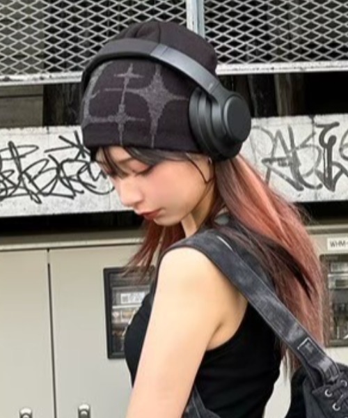 XU(エックスユー)の「【Never mind the XU】design beanie 2 / 【ネバーマインド ザ エックスユー】デザインニット帽子(ニットキャップ/ビーニー・メンズ・アイボリー/ブラック/グレー・ONE SIZE)」の7枚目の写真