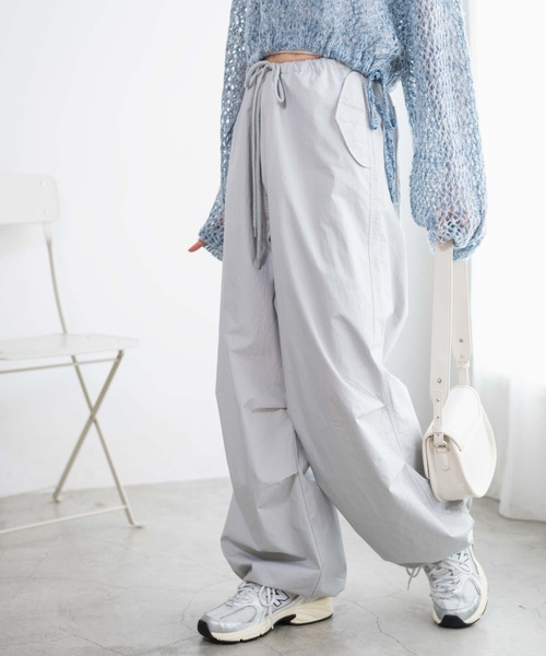 WEGO（ウィゴー）の「WEGO/パラシュートパンツ（カーゴパンツ・レディース・ベージュ/オリーブ/アイボリー/ライトグレー・FREE）」の2枚目の写真