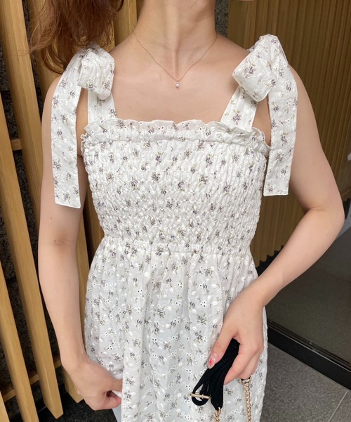 one after another NICE CLAUP(ワンアフターアナザーナイスクラップ)の「肩リボンシャーリングキャミビスチェ/WEB限定色(キャミソール・レディース・チェック/ホワイト系その他/アイボリー/ブラック系その他/ブルー/ホワイト/モカ/ブラック/ブラック×ホワイト・FREE)」の19枚目の写真