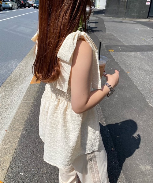 one after another NICE CLAUP(ワンアフターアナザーナイスクラップ)の「肩リボンシャーリングキャミビスチェ/WEB限定色(キャミソール・レディース・チェック/ホワイト系その他/アイボリー/ブラック系その他/ブルー/ホワイト/モカ/ブラック/ブラック×ホワイト・FREE)」の14枚目の写真