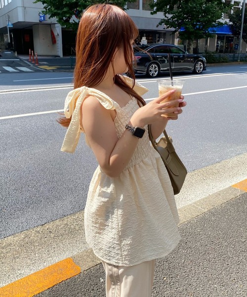 one after another NICE CLAUP(ワンアフターアナザーナイスクラップ)の「肩リボンシャーリングキャミビスチェ/WEB限定色(キャミソール・レディース・チェック/ホワイト系その他/アイボリー/ブラック系その他/ブルー/ホワイト/モカ/ブラック/ブラック×ホワイト・FREE)」の13枚目の写真