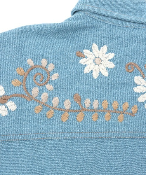 チチカカ（チチカカ）の「フラワー刺繍デニムシャツ（シャツ/ブラウス・レディース・インディゴブルー/ブルー・FREE）」の11枚目の写真