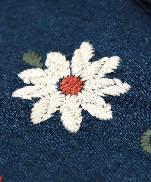 チチカカ（チチカカ）の「フラワー刺繍デニムシャツ（シャツ/ブラウス・レディース・インディゴブルー/ブルー・FREE）」の19枚目の写真