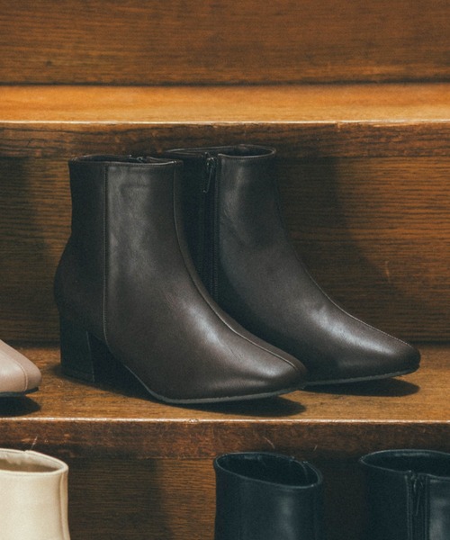 KOBE LETTUCE(コウベレタス)の「ショートブーツ(ブーツ・レディース・ダークブラウン/グレイッシュベージュ/アイボリー/ブラック・LL/L/3L/S/M/SS)」の1枚目の写真