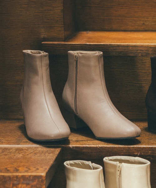 KOBE LETTUCE(コウベレタス)の「ショートブーツ(ブーツ・レディース・ダークブラウン/グレイッシュベージュ/アイボリー/ブラック・LL/L/3L/S/M/SS)」の4枚目の写真