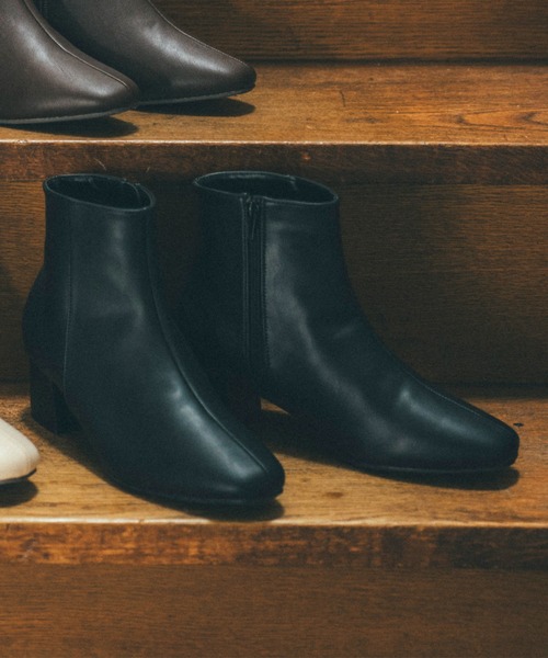 KOBE LETTUCE(コウベレタス)の「ショートブーツ(ブーツ・レディース・ダークブラウン/グレイッシュベージュ/アイボリー/ブラック・LL/L/3L/S/M/SS)」の3枚目の写真