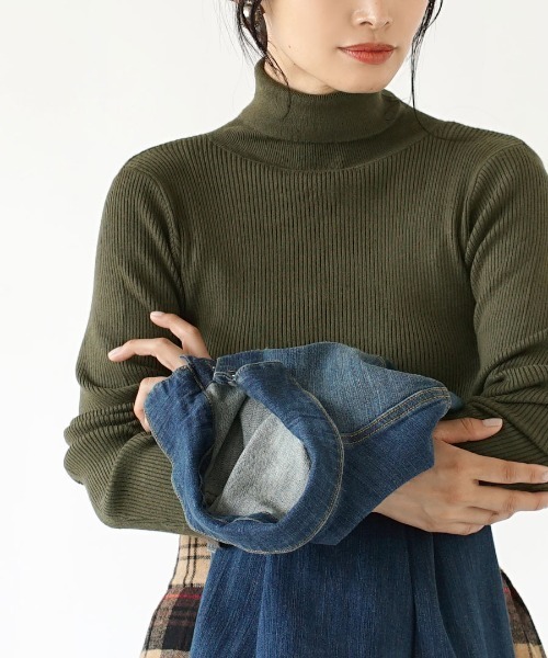 zootie（ズーティー）の「【新感覚のなめらかタッチ！】チクチクしない なめらかリブニット［タートルネック］（ニット/セーター・レディース・レッド/ライトベージュ/ブラック/ロイヤルブルー/ブラウン/チャコール/ライトピンク/杢グレー/アイボリー/ダークカーキ/イエロー系その他/ネイビー・LL/L/M）」の7枚目の写真