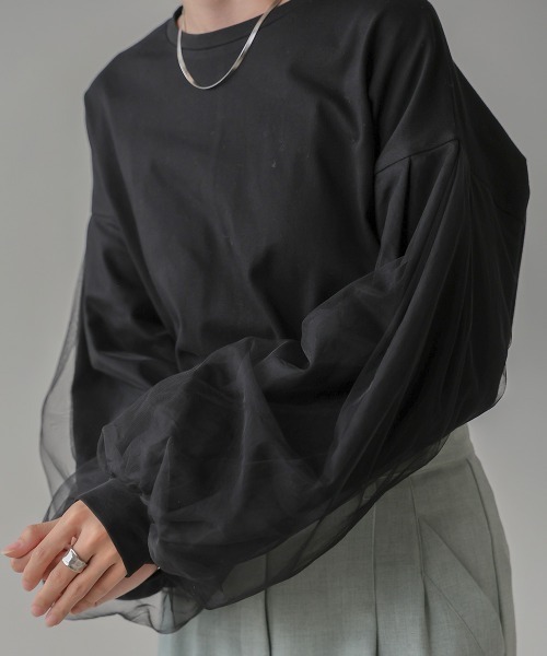 Bab(バブ)の「シアーボリュームスリーブトップス(Tシャツ/カットソー・レディース・チャコールグレー/オフホワイト/ブラック・M)」の1枚目の写真