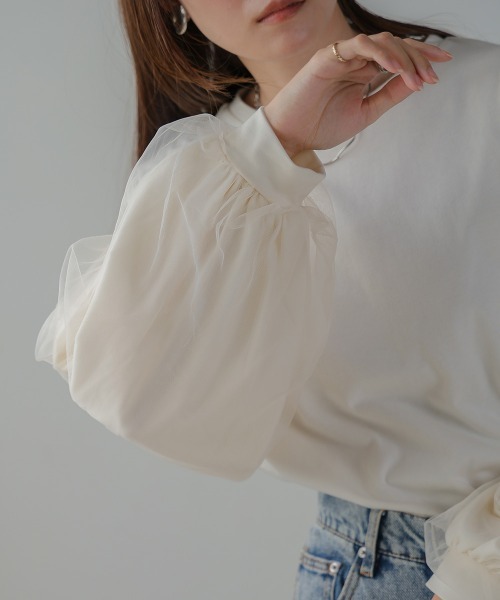 Bab(バブ)の「シアーボリュームスリーブトップス(Tシャツ/カットソー・レディース・チャコールグレー/オフホワイト/ブラック・M)」の5枚目の写真