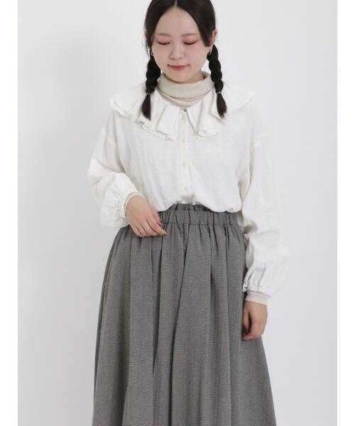 Samansa Mos2（サマンサ モスモス）の「襟フリル前開きブラウス（シャツ/ブラウス・レディース・チャコールグレー/オフホワイト/ベージュ・F）」の2枚目の写真