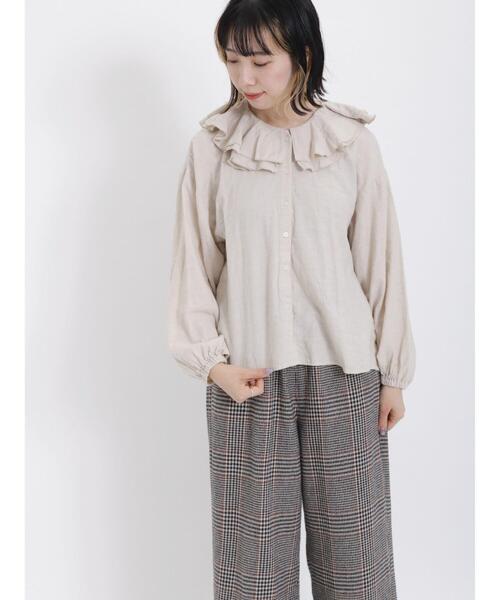 Samansa Mos2（サマンサ モスモス）の「襟フリル前開きブラウス（シャツ/ブラウス・レディース・チャコールグレー/オフホワイト/ベージュ・F）」の4枚目の写真