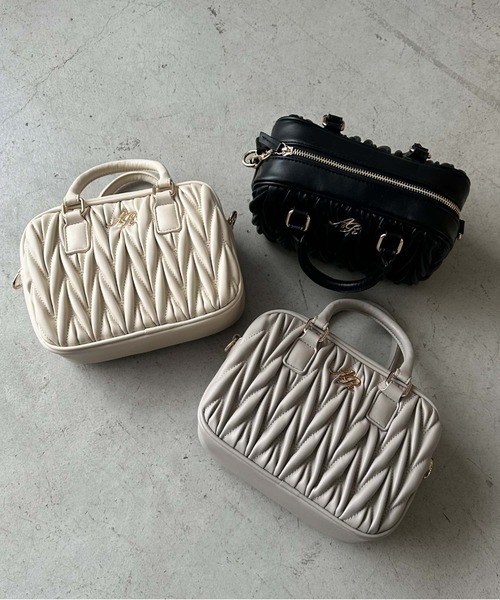 archives(アルシーヴ)の「ウェーブキルトミニボストン(ボストンバッグ・レディース・ブラック/グレー/アイボリー・FREE)」の3枚目の写真