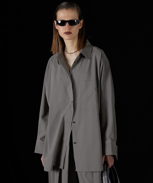 PRANK PROJECT（プランクプロジェクト）の「ウーステッドアシメスリットオーバーシャツ / Worsted Asymmetry Slit Over Shirt（シャツ/ブラウス・レディース・グレー/グレイッシュベージュ/ネイビー・FREE）」の2枚目の写真