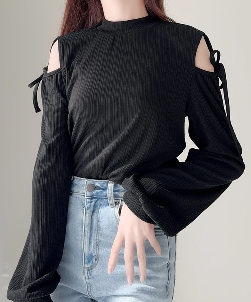 mily bilet(ミウィビレット)の「【mily bilet】ヘルシーな肌見せが今っぽい!肩開きリボン使いハイネックカットソー(Tシャツ/カットソー・レディース・アイボリー/ブラック/ブルー・LARGE/X-LARGE/SMALL/MEDIUM)」の1枚目の写真