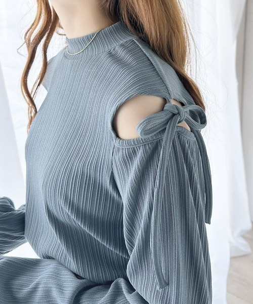 mily bilet(ミウィビレット)の「【mily bilet】ヘルシーな肌見せが今っぽい!肩開きリボン使いハイネックカットソー(Tシャツ/カットソー・レディース・アイボリー/ブラック/ブルー・LARGE/X-LARGE/SMALL/MEDIUM)」の6枚目の写真
