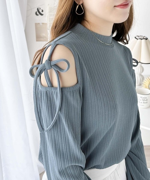 mily bilet(ミウィビレット)の「【mily bilet】ヘルシーな肌見せが今っぽい!肩開きリボン使いハイネックカットソー(Tシャツ/カットソー・レディース・アイボリー/ブラック/ブルー・LARGE/X-LARGE/SMALL/MEDIUM)」の7枚目の写真