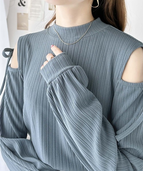mily bilet(ミウィビレット)の「【mily bilet】ヘルシーな肌見せが今っぽい!肩開きリボン使いハイネックカットソー(Tシャツ/カットソー・レディース・アイボリー/ブラック/ブルー・LARGE/X-LARGE/SMALL/MEDIUM)」の5枚目の写真