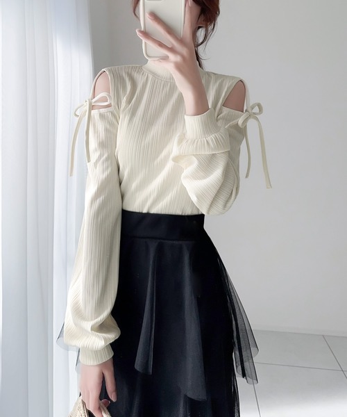 mily bilet(ミウィビレット)の「【mily bilet】ヘルシーな肌見せが今っぽい!肩開きリボン使いハイネックカットソー(Tシャツ/カットソー・レディース・アイボリー/ブラック/ブルー・LARGE/X-LARGE/SMALL/MEDIUM)」の10枚目の写真