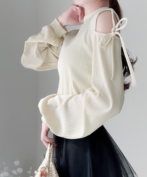 mily bilet(ミウィビレット)の「【mily bilet】ヘルシーな肌見せが今っぽい!肩開きリボン使いハイネックカットソー(Tシャツ/カットソー・レディース・アイボリー/ブラック/ブルー・LARGE/X-LARGE/SMALL/MEDIUM)」の11枚目の写真