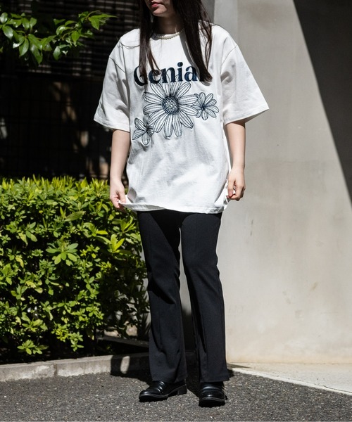 JOHN'S CLOSET（ジョンズクローゼット）の「【13】フロントフラワー BIGTシャツ（Tシャツ/カットソー・メンズ・ブラック/ホワイト/ホワイト系その他・MEDIUM/LARGE）」の4枚目の写真