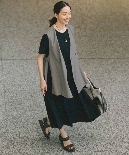 23区 L(ニジュウサンクオオキイサイズ)の「【洗える】レーヨンポリエステルストレッチ フレア ワンピース(ワンピース・レディース・ネイビー系/ブラック系/カーキ系・44/46)」の16枚目の写真