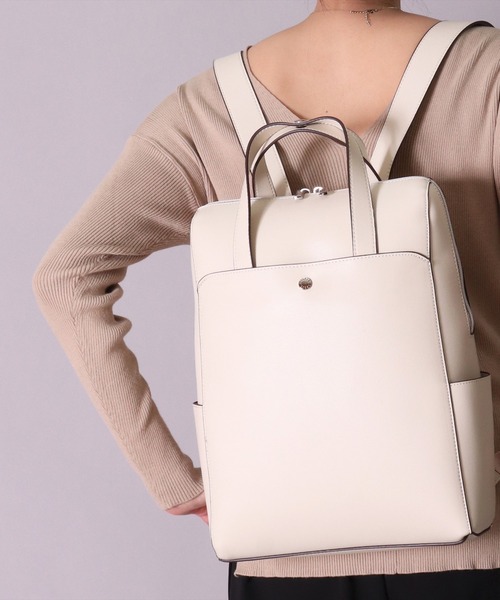 Legato Largo(レガートラルゴ)の「(LF)【Legato Largo】【かるいかばん】フェイクレザー PC収納 リュック(バックパック/リュック・レディース・アイボリー/ブラック/グレイッシュベージュ/ライトベージュ・ONE SIZE)」の1枚目の写真