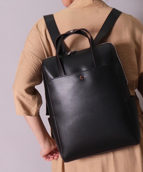 Legato Largo(レガートラルゴ)の「(LF)【Legato Largo】【かるいかばん】フェイクレザー PC収納 リュック(バックパック/リュック・レディース・アイボリー/ブラック/グレイッシュベージュ/ライトベージュ・ONE SIZE)」の2枚目の写真