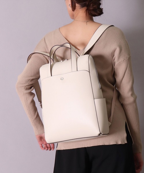 Legato Largo(レガートラルゴ)の「(LF)【Legato Largo】【かるいかばん】フェイクレザー PC収納 リュック(バックパック/リュック・レディース・アイボリー/ブラック/グレイッシュベージュ/ライトベージュ・ONE SIZE)」の11枚目の写真