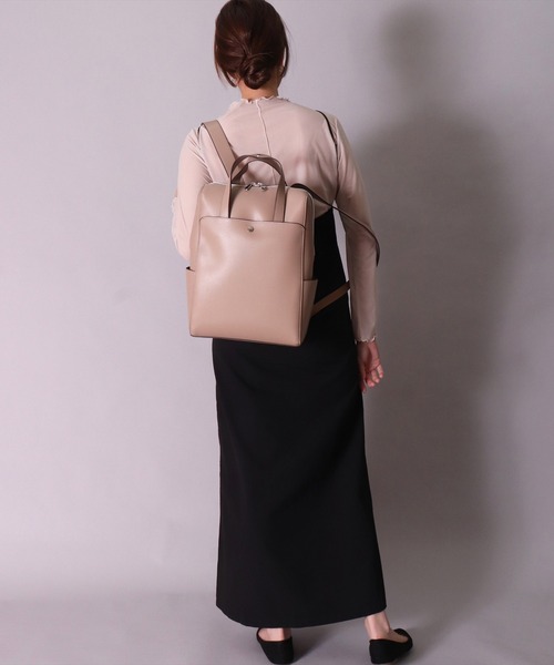 Legato Largo(レガートラルゴ)の「(LF)【Legato Largo】【かるいかばん】フェイクレザー PC収納 リュック(バックパック/リュック・レディース・アイボリー/ブラック/グレイッシュベージュ/ライトベージュ・ONE SIZE)」の14枚目の写真