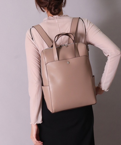 Legato Largo(レガートラルゴ)の「(LF)【Legato Largo】【かるいかばん】フェイクレザー PC収納 リュック(バックパック/リュック・レディース・アイボリー/ブラック/グレイッシュベージュ/ライトベージュ・ONE SIZE)」の15枚目の写真