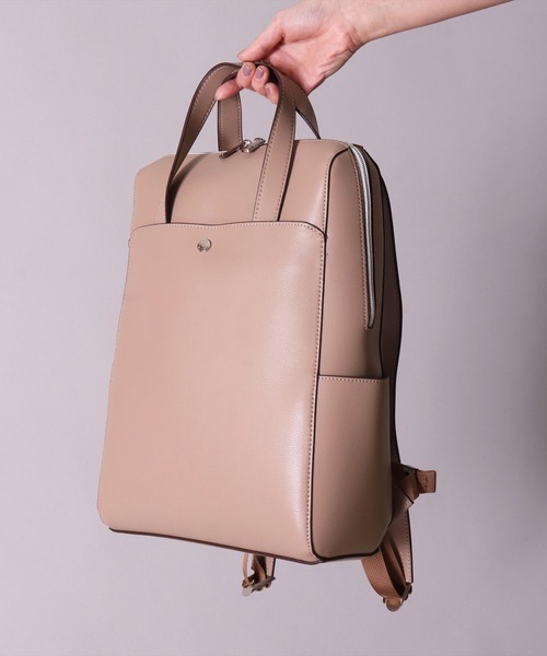 Legato Largo(レガートラルゴ)の「(LF)【Legato Largo】【かるいかばん】フェイクレザー PC収納 リュック(バックパック/リュック・レディース・アイボリー/ブラック/グレイッシュベージュ/ライトベージュ・ONE SIZE)」の22枚目の写真