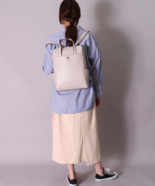 Legato Largo(レガートラルゴ)の「(LF)【Legato Largo】【かるいかばん】フェイクレザー PC収納 リュック(バックパック/リュック・レディース・アイボリー/ブラック/グレイッシュベージュ/ライトベージュ・ONE SIZE)」の5枚目の写真