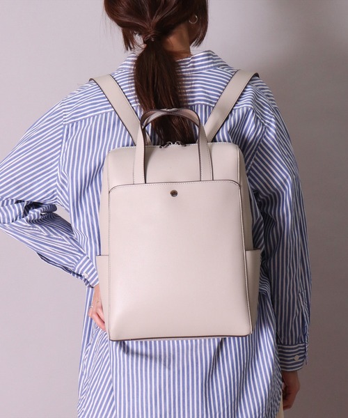 Legato Largo(レガートラルゴ)の「(LF)【Legato Largo】【かるいかばん】フェイクレザー PC収納 リュック(バックパック/リュック・レディース・アイボリー/ブラック/グレイッシュベージュ/ライトベージュ・ONE SIZE)」の6枚目の写真