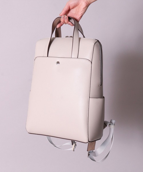 Legato Largo(レガートラルゴ)の「(LF)【Legato Largo】【かるいかばん】フェイクレザー PC収納 リュック(バックパック/リュック・レディース・アイボリー/ブラック/グレイッシュベージュ/ライトベージュ・ONE SIZE)」の7枚目の写真