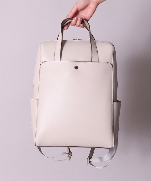 Legato Largo(レガートラルゴ)の「(LF)【Legato Largo】【かるいかばん】フェイクレザー PC収納 リュック(バックパック/リュック・レディース・アイボリー/ブラック/グレイッシュベージュ/ライトベージュ・ONE SIZE)」の8枚目の写真