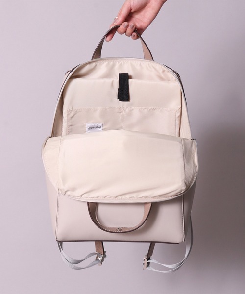 Legato Largo(レガートラルゴ)の「(LF)【Legato Largo】【かるいかばん】フェイクレザー PC収納 リュック(バックパック/リュック・レディース・アイボリー/ブラック/グレイッシュベージュ/ライトベージュ・ONE SIZE)」の9枚目の写真