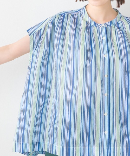 OMNES(オムネス)の「コットンボイル総柄フレンチスリーブギャザーシャツ(シャツ/ブラウス・レディース・アイボリー/ブラック×グリーン/ブラック×ホワイト/パープル/グリーン系その他/ブルー系その他/パープル系その他/キナリ/ネイビー/グリーン系その他2/ブラック系その他/ブラウン系その他・FREE)」の17枚目の写真