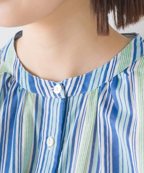 OMNES（オムネス）の「コットンボイル総柄フレンチスリーブギャザーシャツ（シャツ/ブラウス・レディース・アイボリー/ブラック×ホワイト/ブラック×グリーン/グリーン系その他/ブルー系その他/パープル/キナリ/ネイビー/パープル系その他/ブラック系その他/ブラウン系その他/グリーン系その他2・FREE）」の14枚目の写真