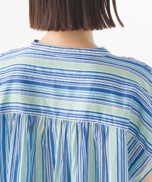 OMNES（オムネス）の「コットンボイル総柄フレンチスリーブギャザーシャツ（シャツ/ブラウス・レディース・アイボリー/ブラック×ホワイト/ブラック×グリーン/グリーン系その他/ブルー系その他/パープル/キナリ/ネイビー/パープル系その他/ブラック系その他/ブラウン系その他/グリーン系その他2・FREE）」の15枚目の写真