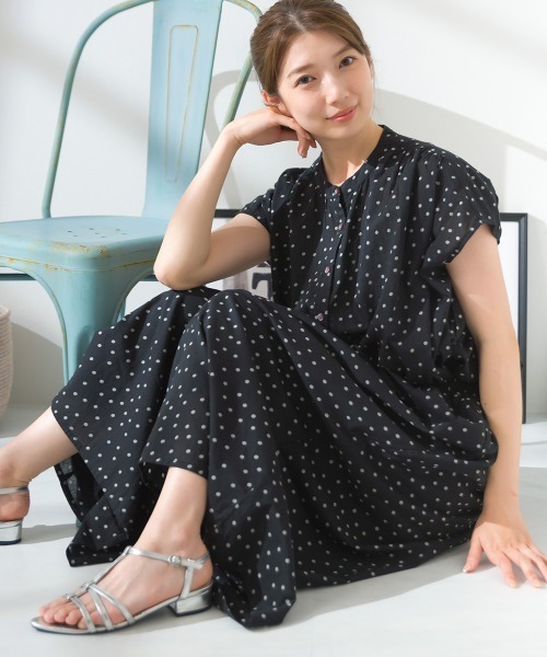 OMNES（オムネス）の「コットンボイル総柄フレンチスリーブギャザーシャツ（シャツ/ブラウス・レディース・アイボリー/ブラック×ホワイト/ブラック×グリーン/グリーン系その他/ブルー系その他/パープル/キナリ/ネイビー/パープル系その他/ブラック系その他/ブラウン系その他/グリーン系その他2・FREE）」の21枚目の写真