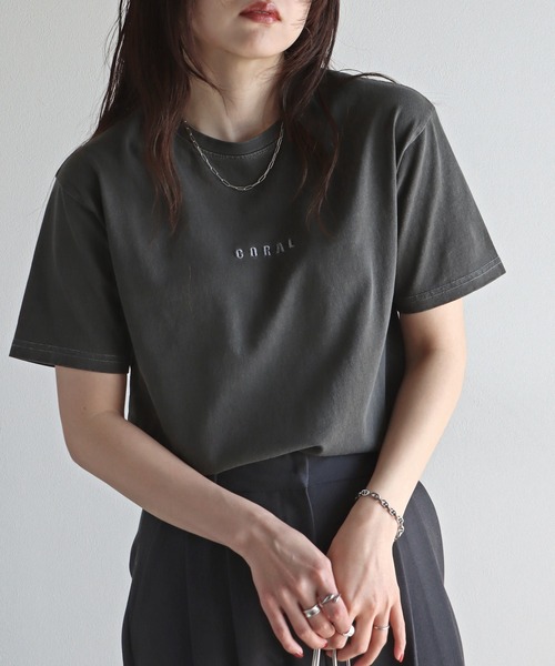 COURO(コウロ)の「アソートピグメントTシャツ(Tシャツ/カットソー・レディース・ブラック/ブラック系5/ブラック系6/ブラック系7/ブラック系8/ブラック系2/ブラック系4/ブラック系/ブラック系1/ブラック系3・M/L)」の3枚目の写真